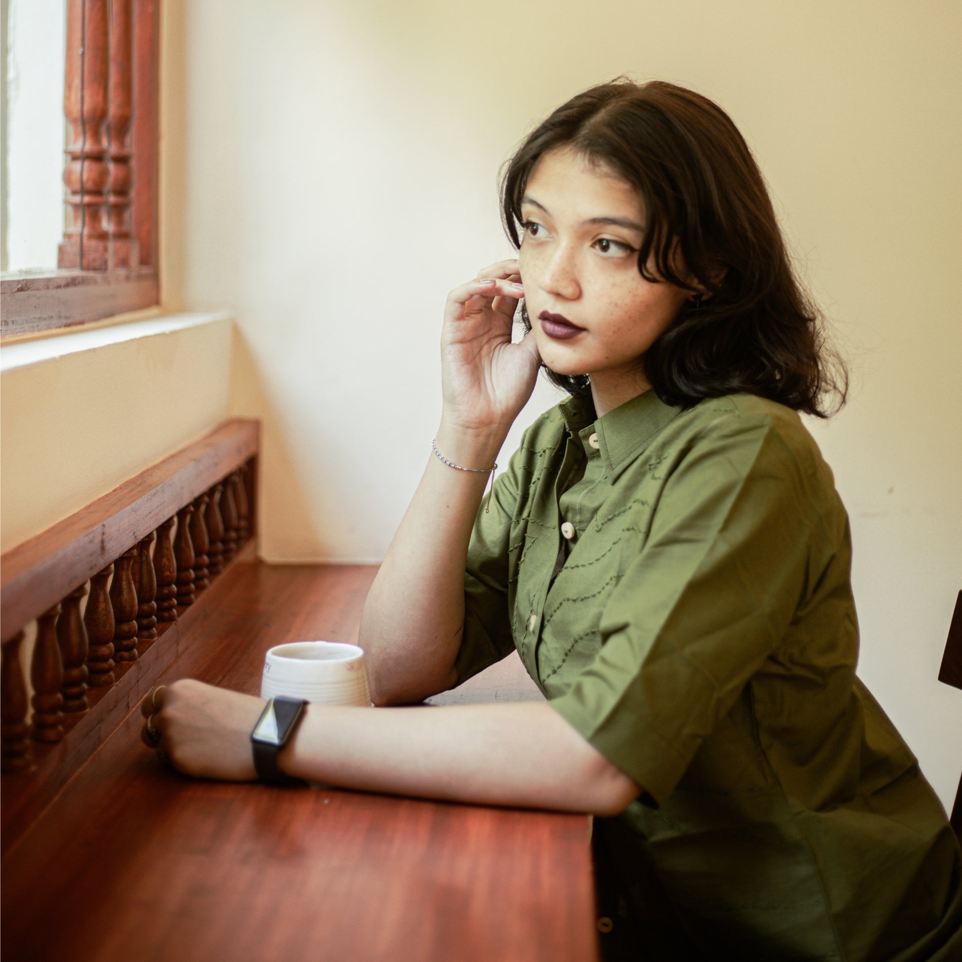 Saanjh Olive Green Kantha-stitched cotton-linen shirt – women’s relaxed fit
